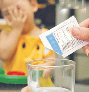 Что пить при отравлении и рвоте детям и взрослым в домашних условиях — препараты
