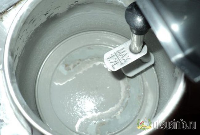 Как правильно очистить чайник от накипи с помощью уксуса