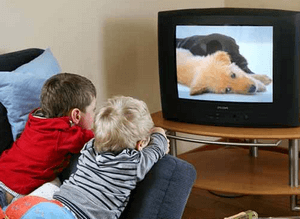 Вред телевизора для здоровья человека — детей и взрослых📺